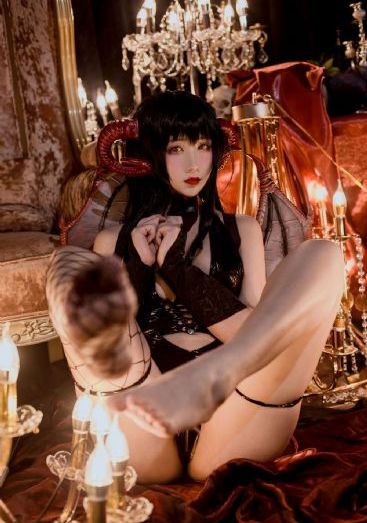 欧美皮裙街拍图片搜索_1080P手机免费观看完整